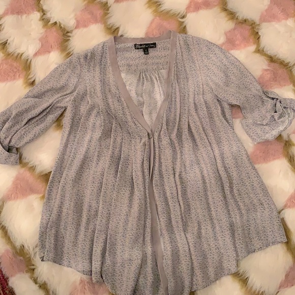 Elizabeth & James 100% silk pleated blouse size S - Picture 1 of 2